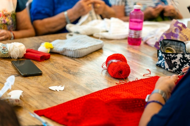 Uczestnicy warsztatów haftu